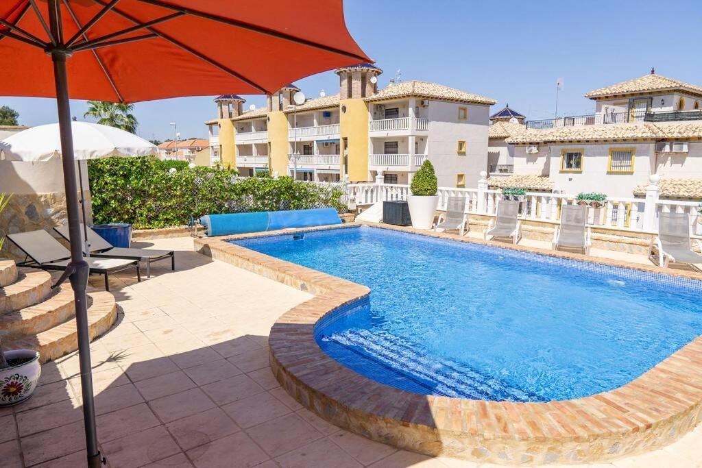 Casa Lilly-Rose: Villa Near Villamartin Plaza & Golf Exterior photo