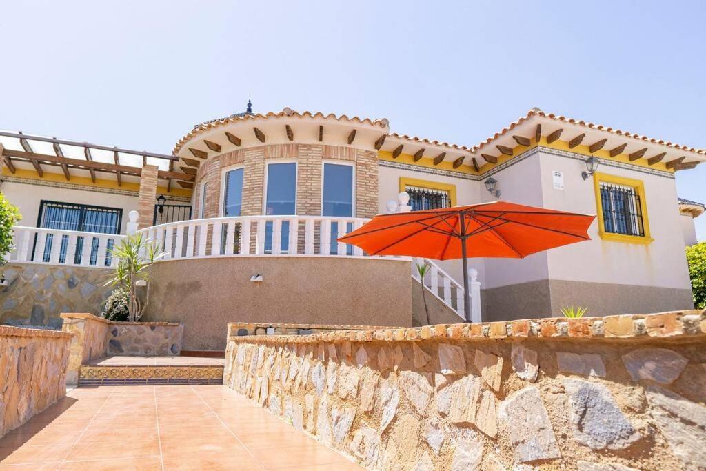 Casa Lilly-Rose: Villa Near Villamartin Plaza & Golf Exterior photo