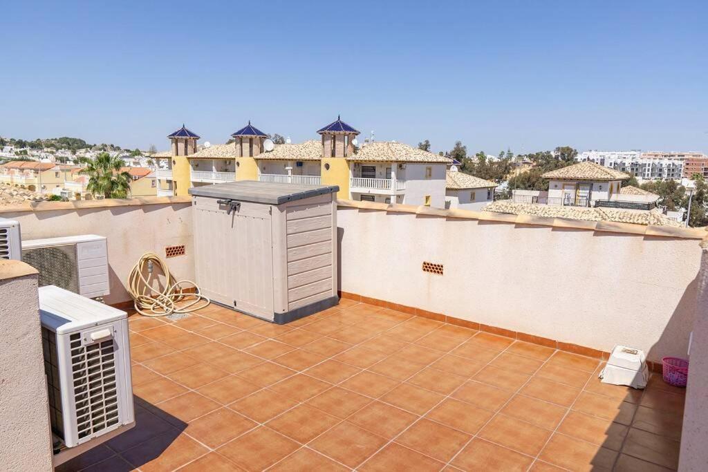 Casa Lilly-Rose: Villa Near Villamartin Plaza & Golf Exterior photo
