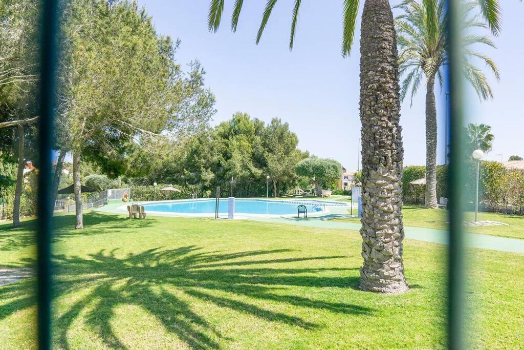 Casa Lilly-Rose: Villa Near Villamartin Plaza & Golf Exterior photo