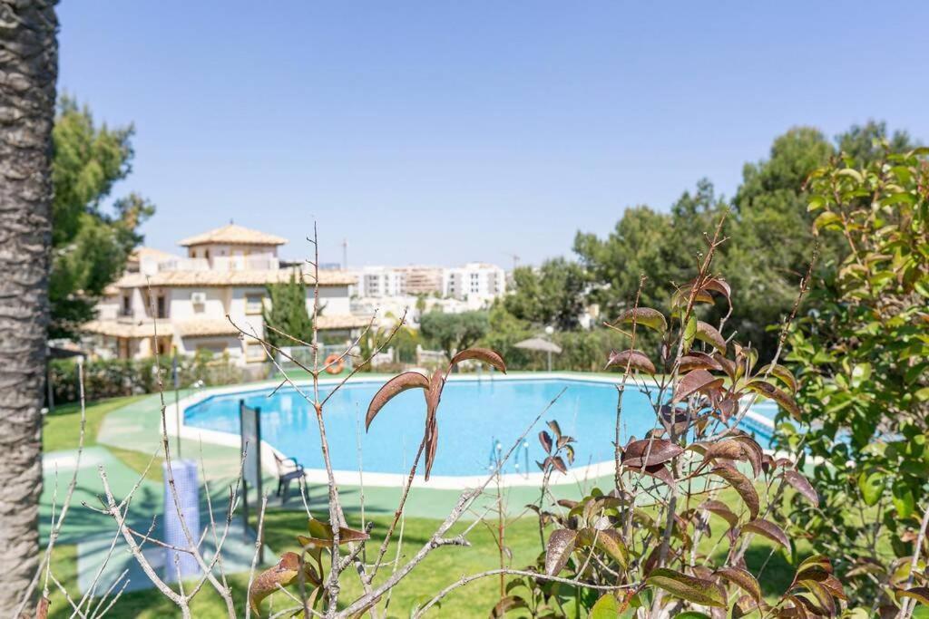 Casa Lilly-Rose: Villa Near Villamartin Plaza & Golf Exterior photo